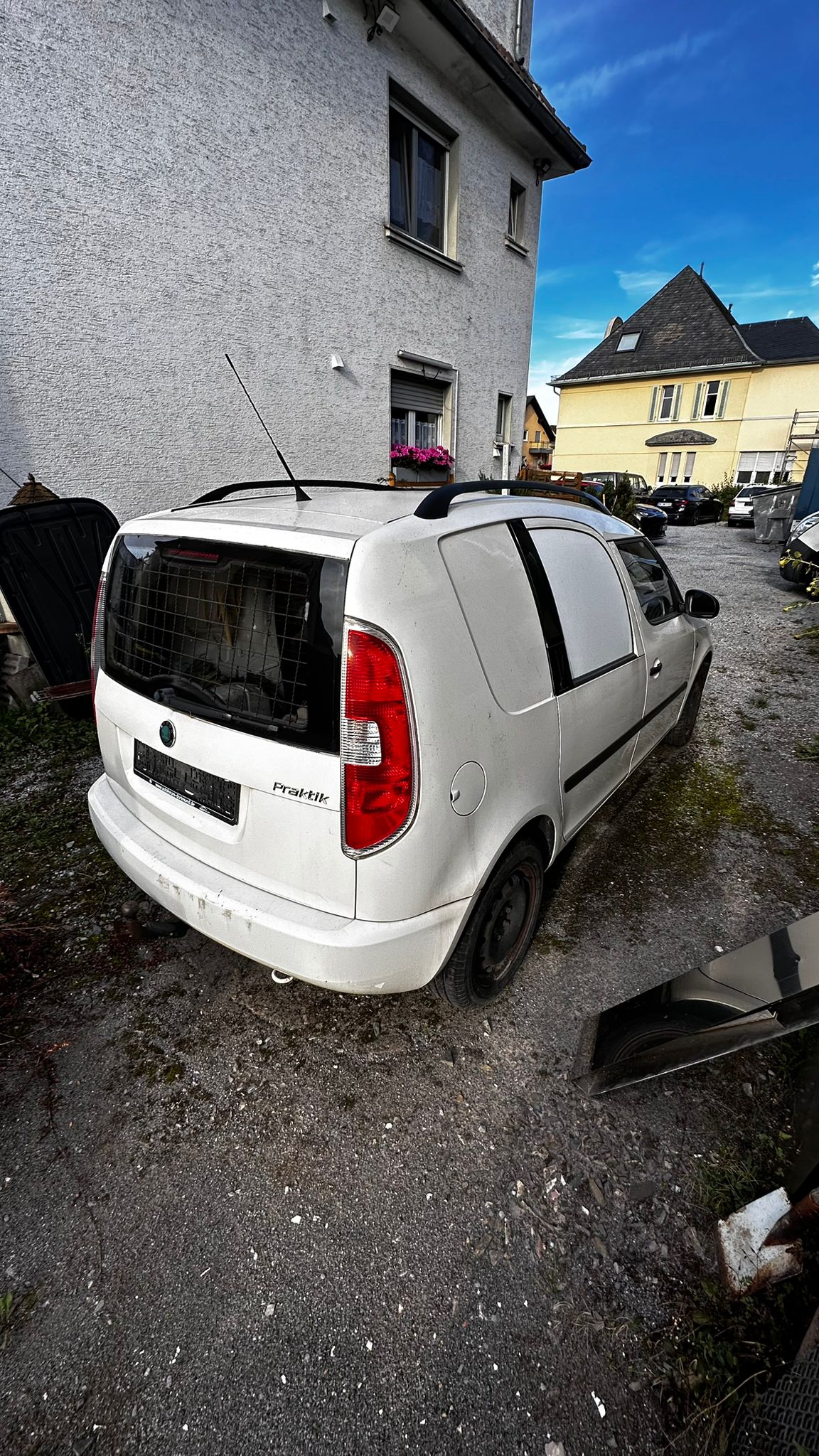 Opel Movano, Seitenansicht links mit Pritsche